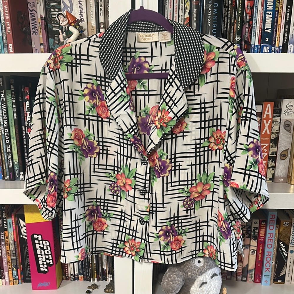 Vintage Floral Blouse with Polka Dot Collar